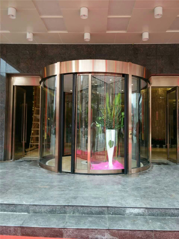 酒店旋轉門