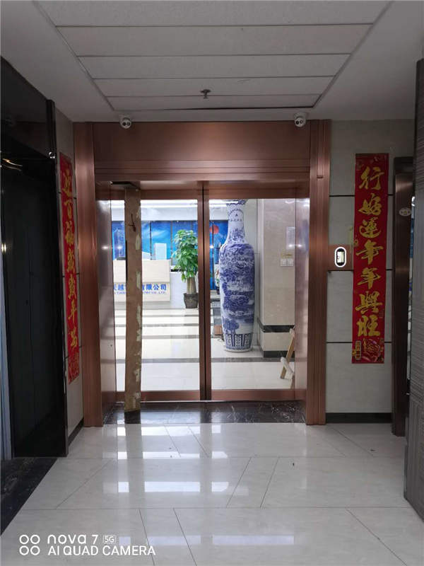 西安市高新區公司辦公室純銅自動門安裝現場 