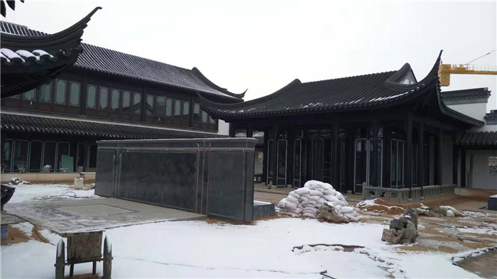 冬天，用西安天卓別墅銅門隔絕室外寒冷空氣