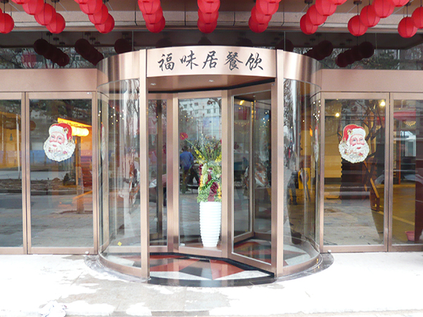 三翼帶展臺旋轉門