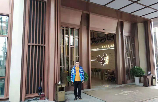 售樓部入口銅門，房地產高檔裝修