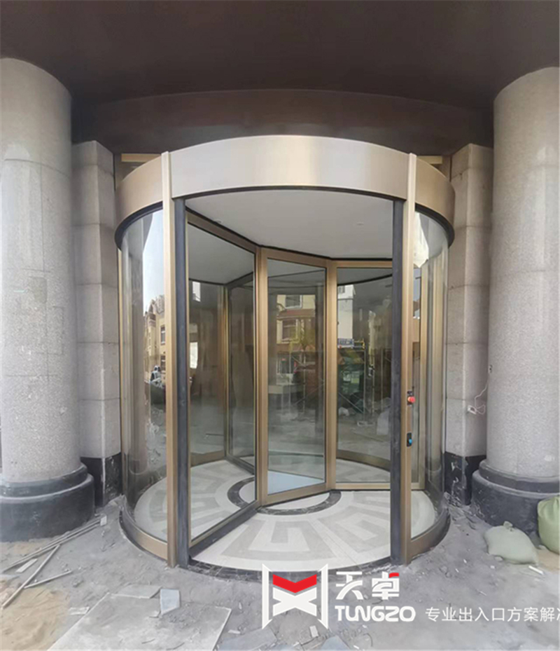 旋轉門安裝現場