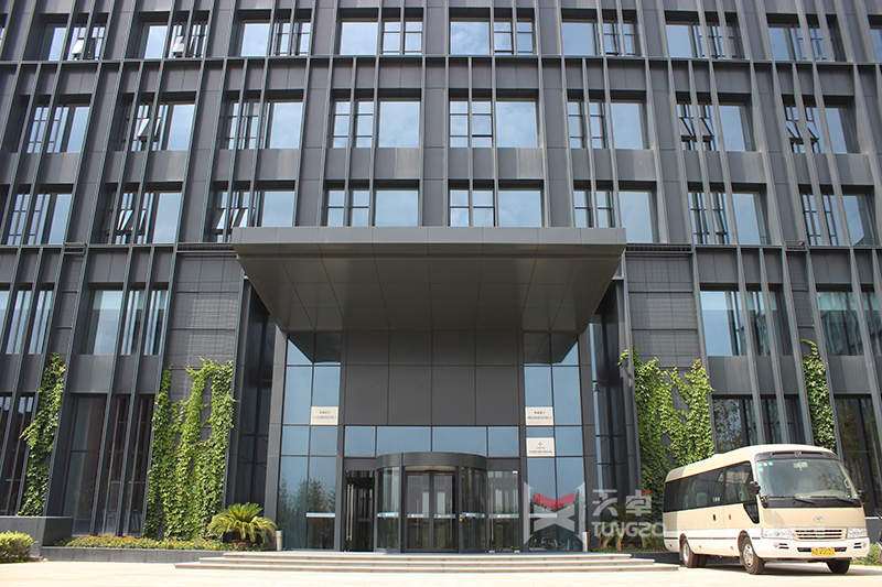 西安灃西管委會辦公樓自動平移門和自動旋轉門